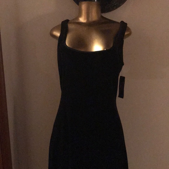 🌹STAPLE MIDI BLACK VELVET DRESS🌹 - Picture 3 of 7